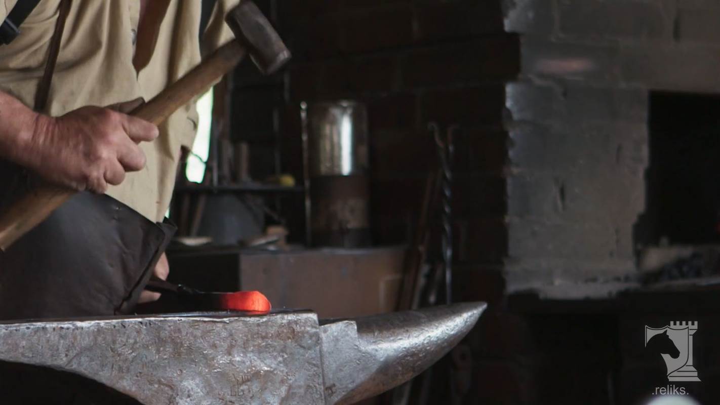 What Is 1095 Cro-Van Steel? Why KA-BAR Still Trusts This Proven Knife Steel