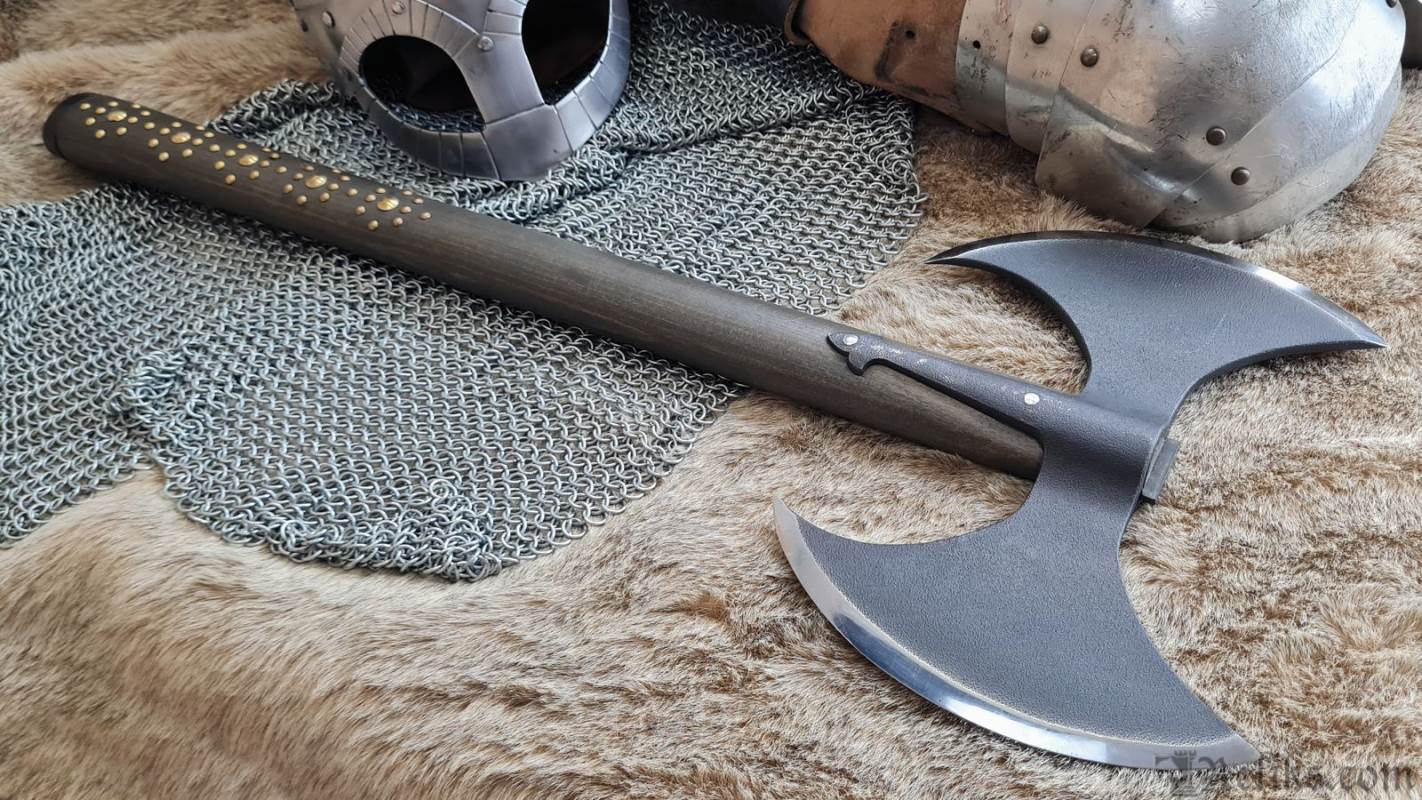 Hero's Double Bladed Axe