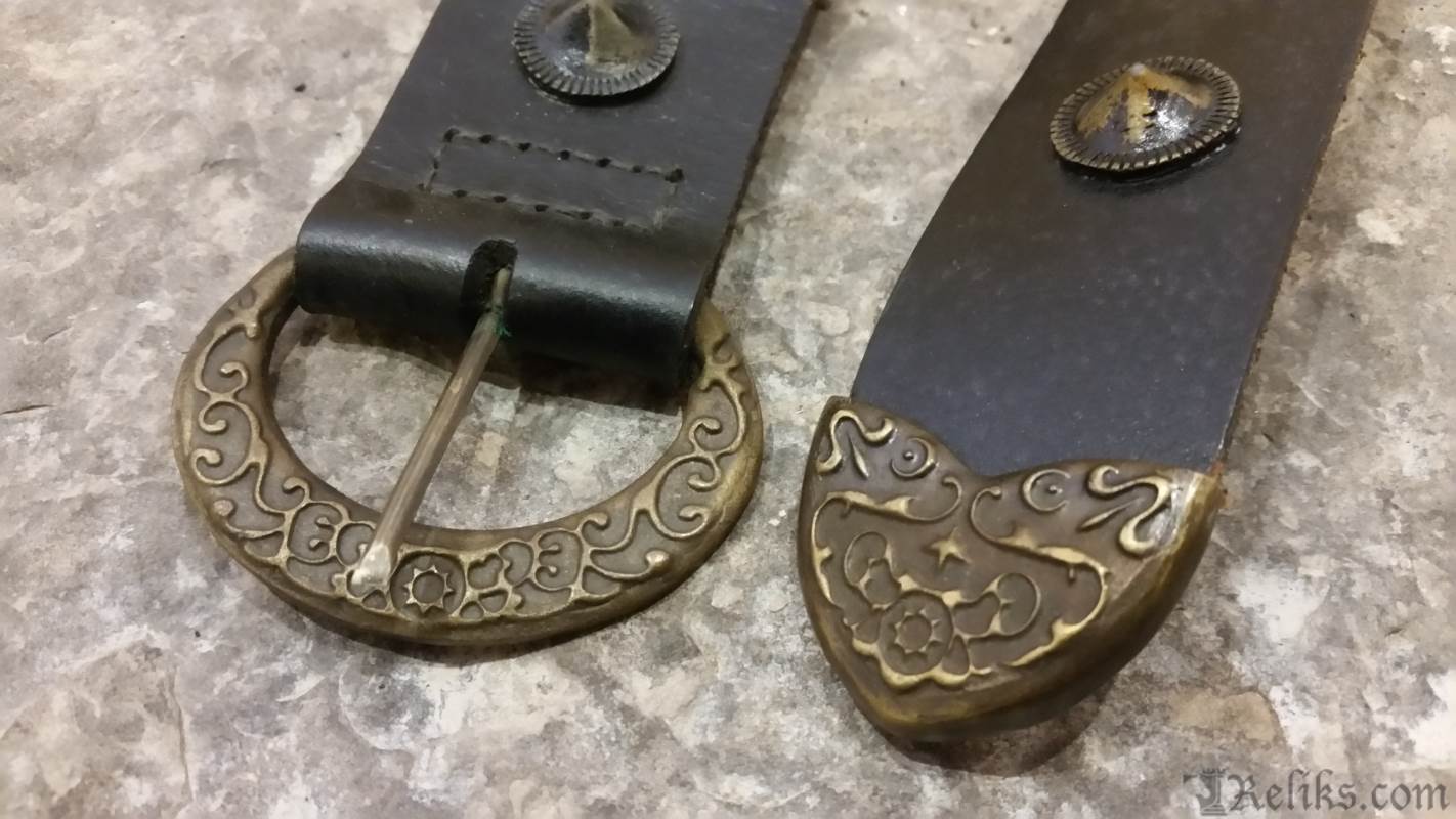 detailed belt