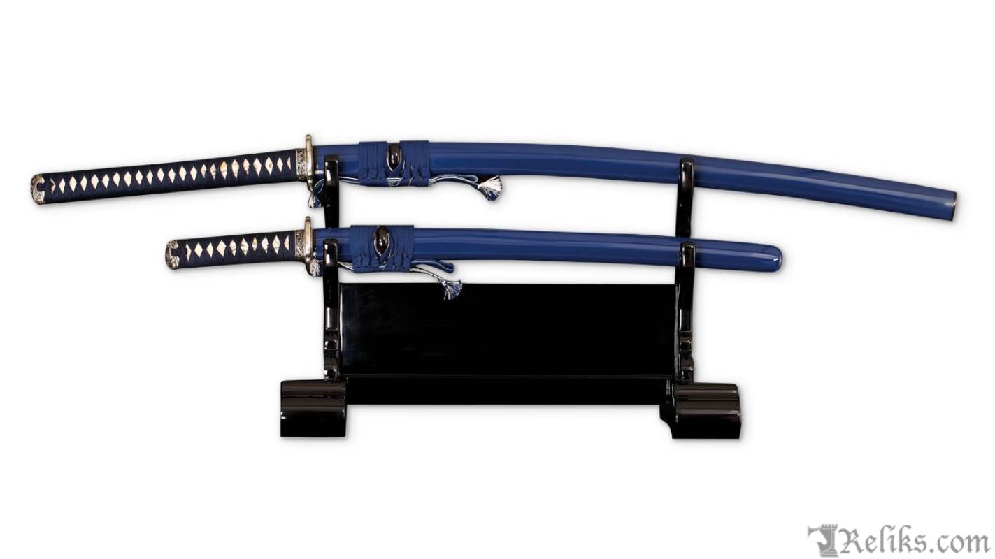 black double sword stand demonstration
