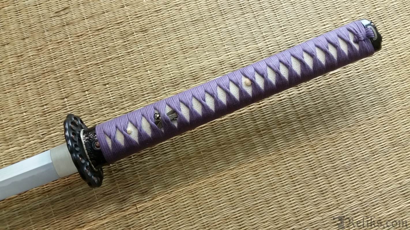 Is leather a good tsuka-ito (hilt/handle) wrap material for a