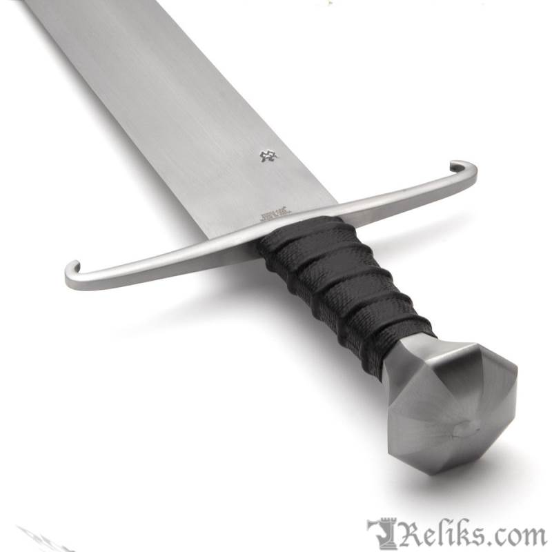 single edged arming sword pommel