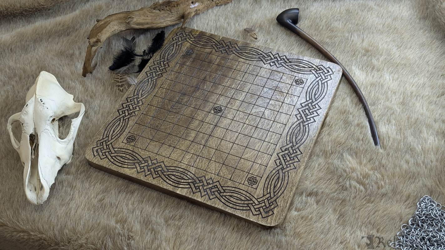 Viking Knotwork Wooden Hnefatafl Board (11x11 Grid)
