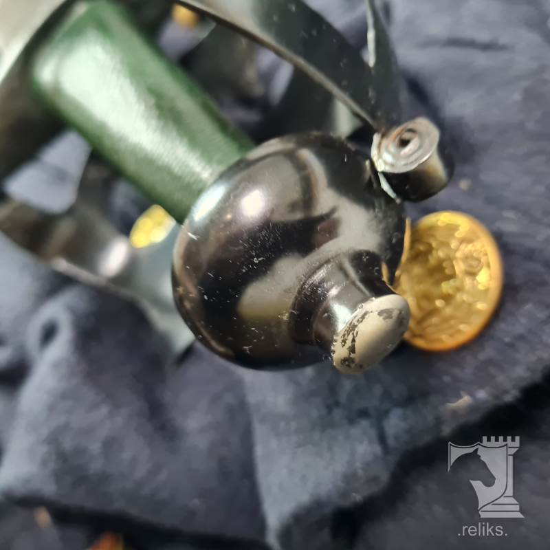 cutlass pommel